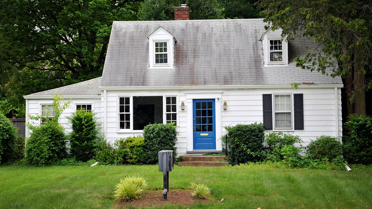 Front view of an older home that's slightly distressed.